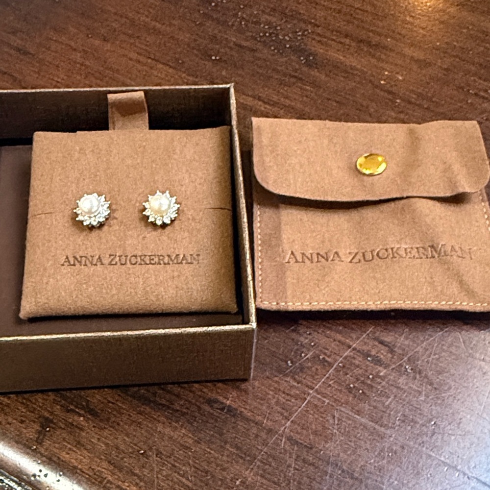 Elegant Silver Pearl Starburst Earrings - Picture 4 of 4
